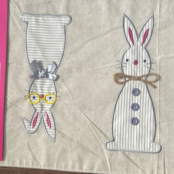 Isaac Mizrahi Table Runner Bunny with Glasses Ruffle Beige - Picture 3 of 8
